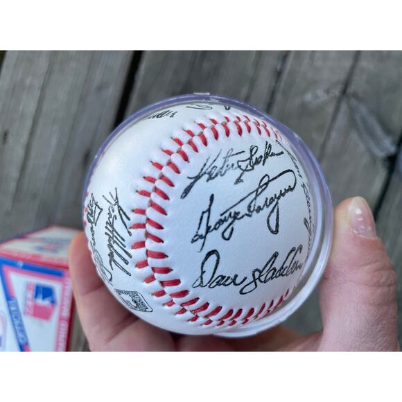 Vintage Signed Replilca of Twins Baseball 80s/90s - Picture 16 of 16